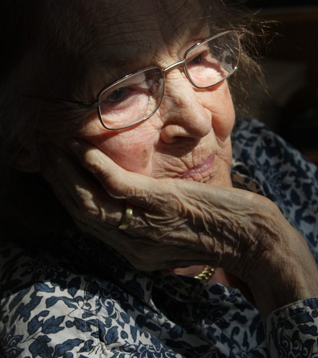 woman-65675_1920
